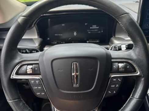 Used 2023 Lincoln Nautilus AWD w/ Premium Package image 18