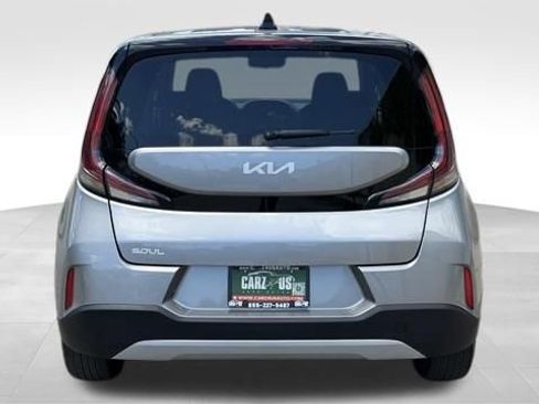 Used 2023 Kia Soul LX w/ LX Technology Package FWD image 8