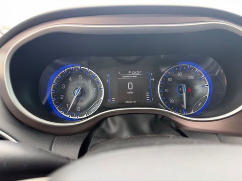 Used 2023 Chrysler Voyager LX FWD image 18