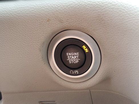 Used 2019 Chrysler Pacifica Touring-L FWD image 30