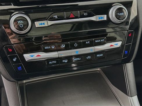 Used 2021 Ford Explorer Limited w/ Equipment Group 301A image 18