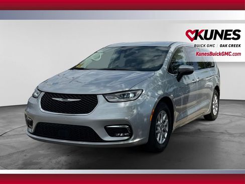 Used 2023 Chrysler Pacifica Touring-L FWD image 5