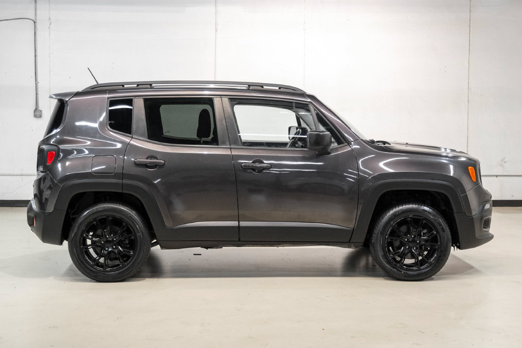 Used 2017 Jeep Renegade Latitude w/ Cold Weather Group AWD/4WD image 7