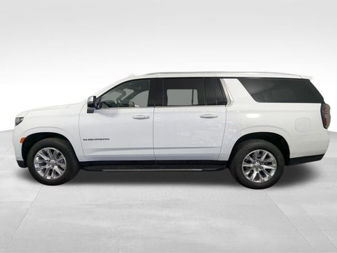 Used 2023 Chevrolet Suburban Premier image 31