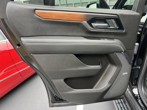 Used 2025 GMC Yukon Denali w/ Sun & Power Step Package image 30