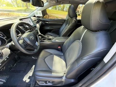 Used 2022 Toyota Camry SE w/ TRD Appearance Package (TMS) FWD image 18