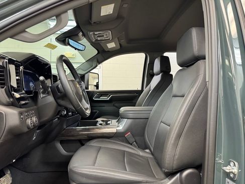 Used 2026 Chevrolet Silverado 2500 LTZ w/ LTZ Premium Package AWD/4WD image 15