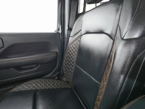 Used 2023 Jeep Gladiator Overland image 24