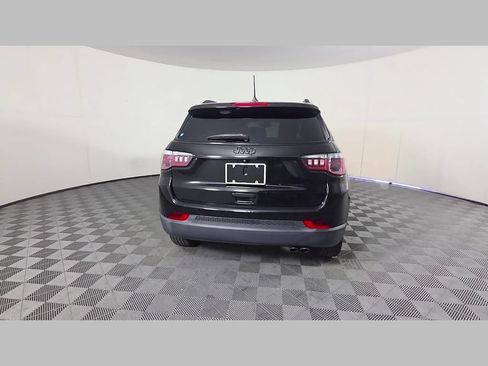 Used 2020 Jeep Compass Latitude FWD image 40