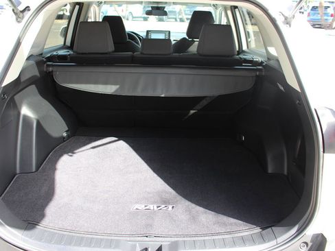 Used 2019 Toyota RAV4 LE w/ Carpet Mat Package image 32