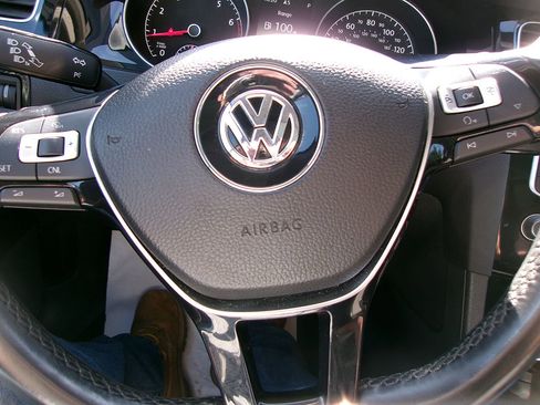 Used 2015 Volkswagen Golf SEL image 16