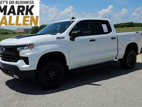 Used 2022 Chevrolet Silverado 1500 LT Trail Boss w/ Convenience Package II AWD/4WD image 4