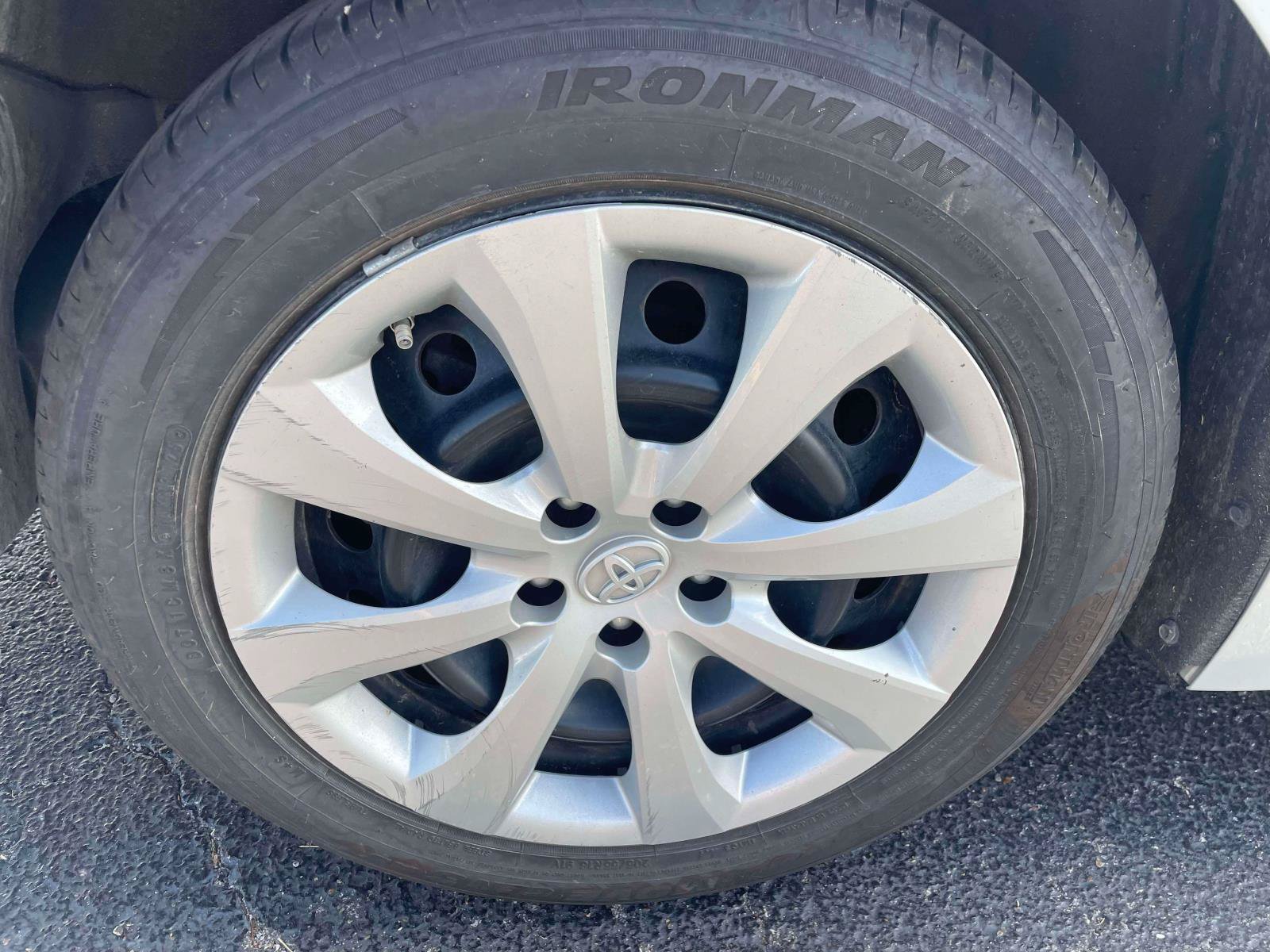 Used 2022 Toyota Corolla LE FWD image 11