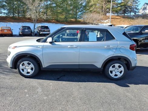 Used 2020 Hyundai Venue SE image 9