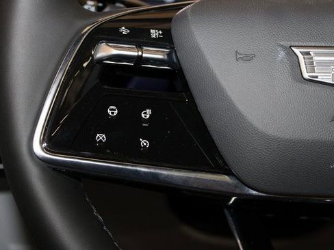 New 2025 Cadillac Optiq Sport 1 w/ LPO, ONYX Package image 25