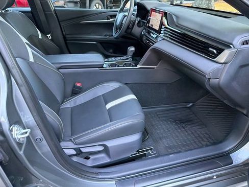 Used 2025 Toyota Camry SE w/ Convenience Package FWD image 13