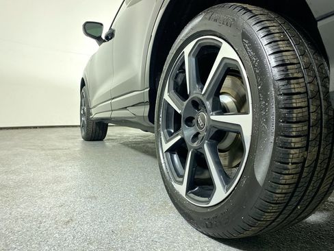 Used 2025 Audi Q3 2.0T Premium Plus w/ Premium Plus Package image 3