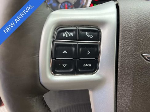 Used 2016 Chrysler Town & Country Touring w/ Driver Convenience Group FWD image 30