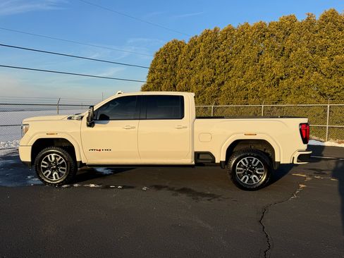 Used 2022 GMC Sierra 2500 AT4 w/ AT4 Premium Plus Package image 3