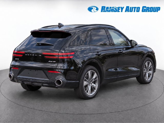 Used 2023 Genesis GV70 3.5T Sport w/ Sport Advanced Package AWD/4WD image 4
