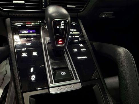 Used 2022 Porsche Cayenne Platinum Edition AWD/4WD image 32
