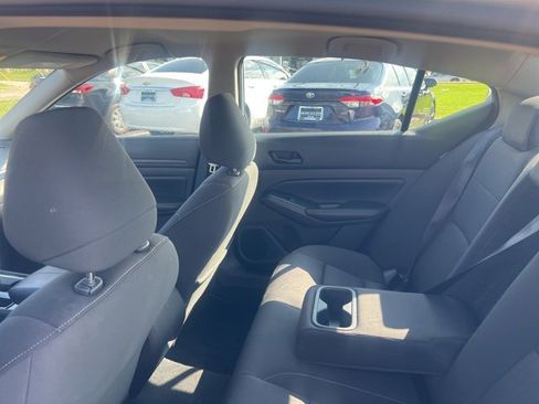 Used 2024 Nissan Altima 2.5 SV image 11