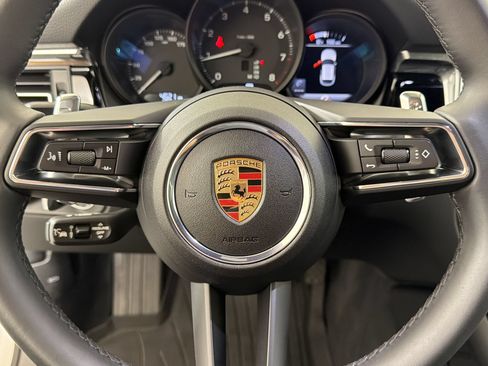 Certified 2025 Porsche Macan AWD/4WD image 19