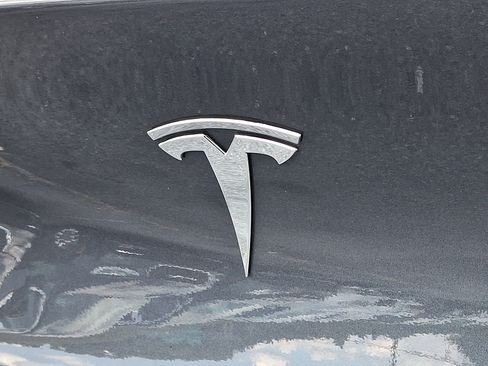 Used 2022 Tesla Model Y Long Range AWD/4WD image 30
