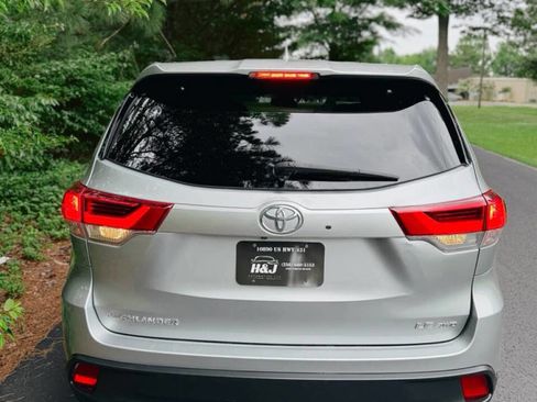 Used 2017 Toyota Highlander Plus w/ Carpet Mat Package AWD/4WD image 6