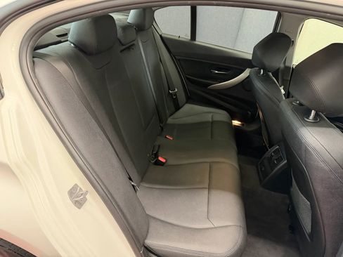 Used 2018 BMW 320i xDrive Sedan AWD/4WD image 12