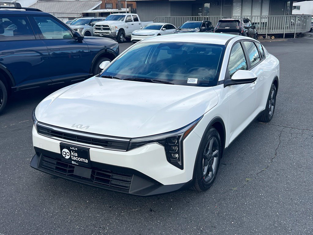 Used 2025 Kia K4 FWD image 3
