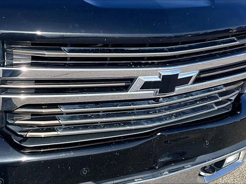 Used 2019 Chevrolet Silverado 1500 High Country w/ High Country Premium Package AWD/4WD image 39
