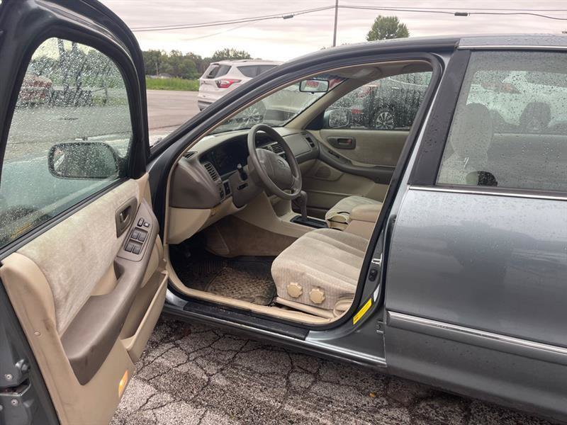 Used 2005 Ford Taurus SE FWD image 8