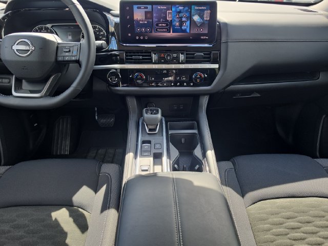 Used 2026 Nissan Pathfinder SV FWD image 15