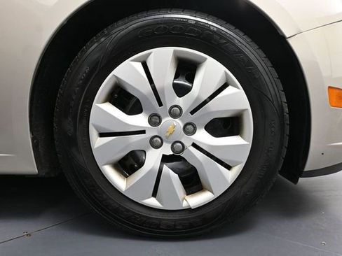 Used 2013 Chevrolet Cruze LS FWD image 14