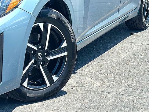 Used 2025 Nissan Sentra SV FWD image 3