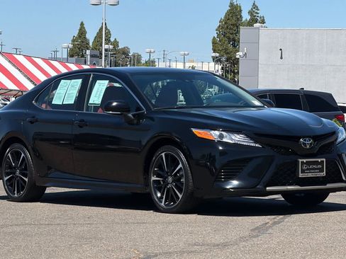 Used 2020 Toyota Camry XSE FWD image 5