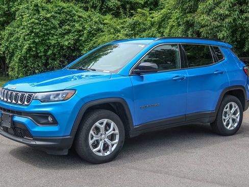 Used 2024 Jeep Compass Latitude AWD/4WD image 1