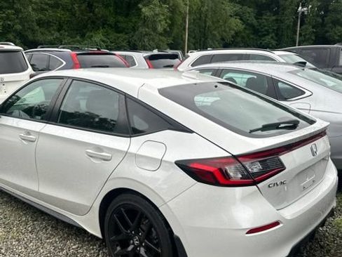 Used 2023 Honda Civic Sport image 3