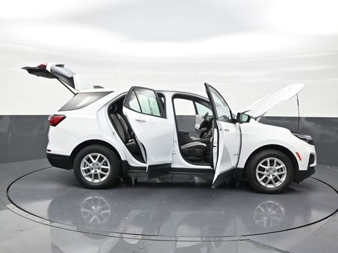 Used 2022 Chevrolet Equinox LS FWD image 30