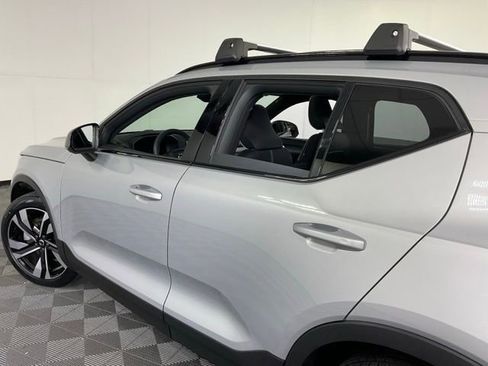 Certified 2023 Volvo XC40 B5 Ultimate w/ Protection Package Premier image 39