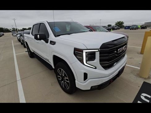 Used 2025 GMC Sierra 1500 AT4 w/ Technology Package AWD/4WD image 3