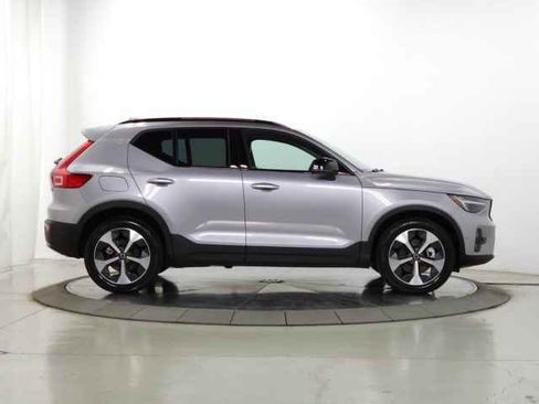 Certified 2026 Volvo XC40 B5 Plus AWD/4WD image 13