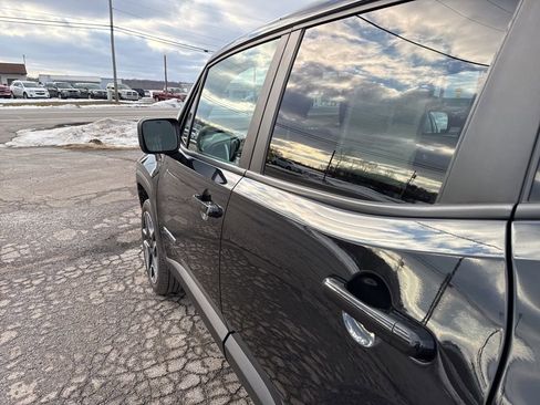 Used 2021 Jeep Renegade Sport image 10