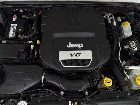 Used 2017 Jeep Wrangler Sport w/ Quick Order Package 24S AWD/4WD image 29