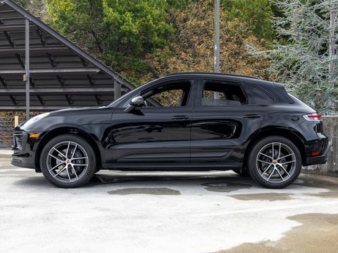 Certified 2026 Porsche Macan AWD/4WD image 2