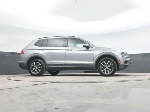 Used 2020 Volkswagen Tiguan SE AWD/4WD image 29