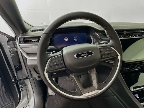 New 2025 Jeep Grand Cherokee Limited image 16