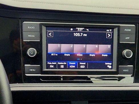 Used 2023 Volkswagen Jetta SE w/ Panoramic Sunroof Package image 19