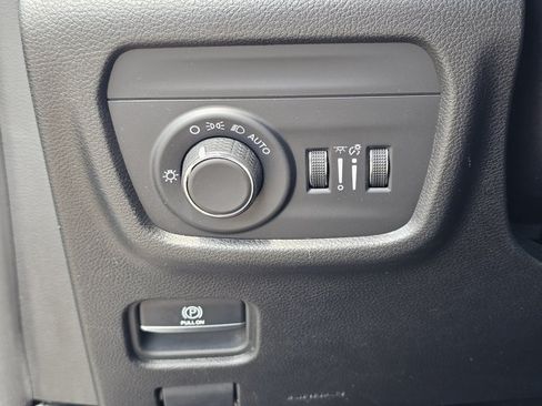 Used 2024 Jeep Grand Cherokee Altitude RWD image 36